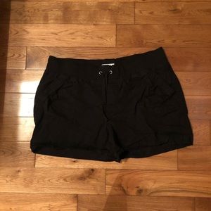 Black mid length cargo shorts from CATO size large